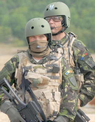 Poliţia de Frontieră, SPP şi Armata cumpără muniţie de la firma şefilor din aviaţia civilă